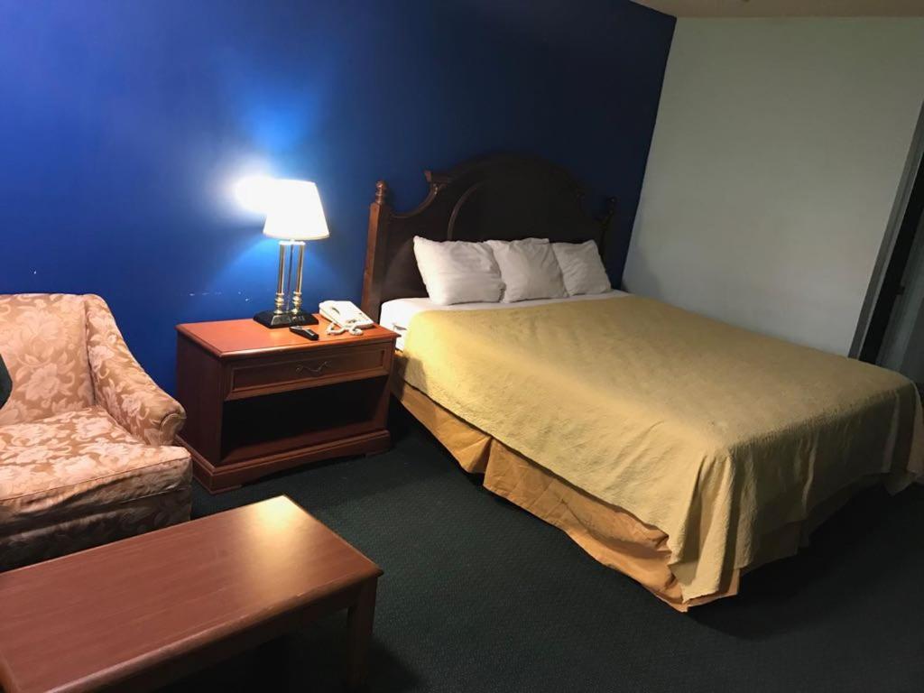 Travelers Inn Bethania Station Екстериор снимка
